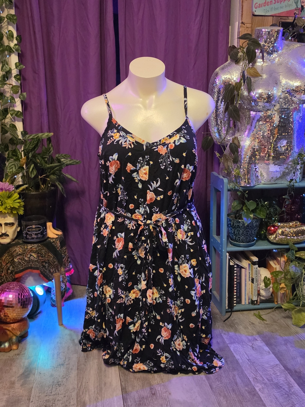 torrid size 2 Black Floral V-Neck Tie-Waist Midi Dress